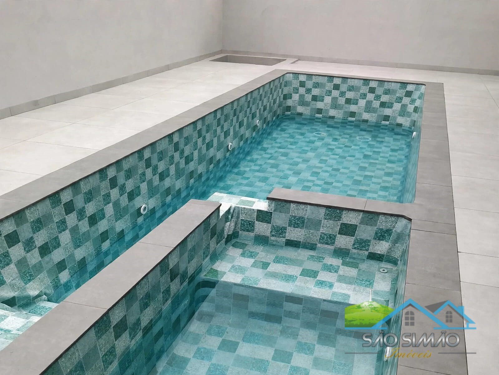 Sobrado de alto padrão com piscina aquecida em CRAVINHOS - Residencial Alto Boa Vista