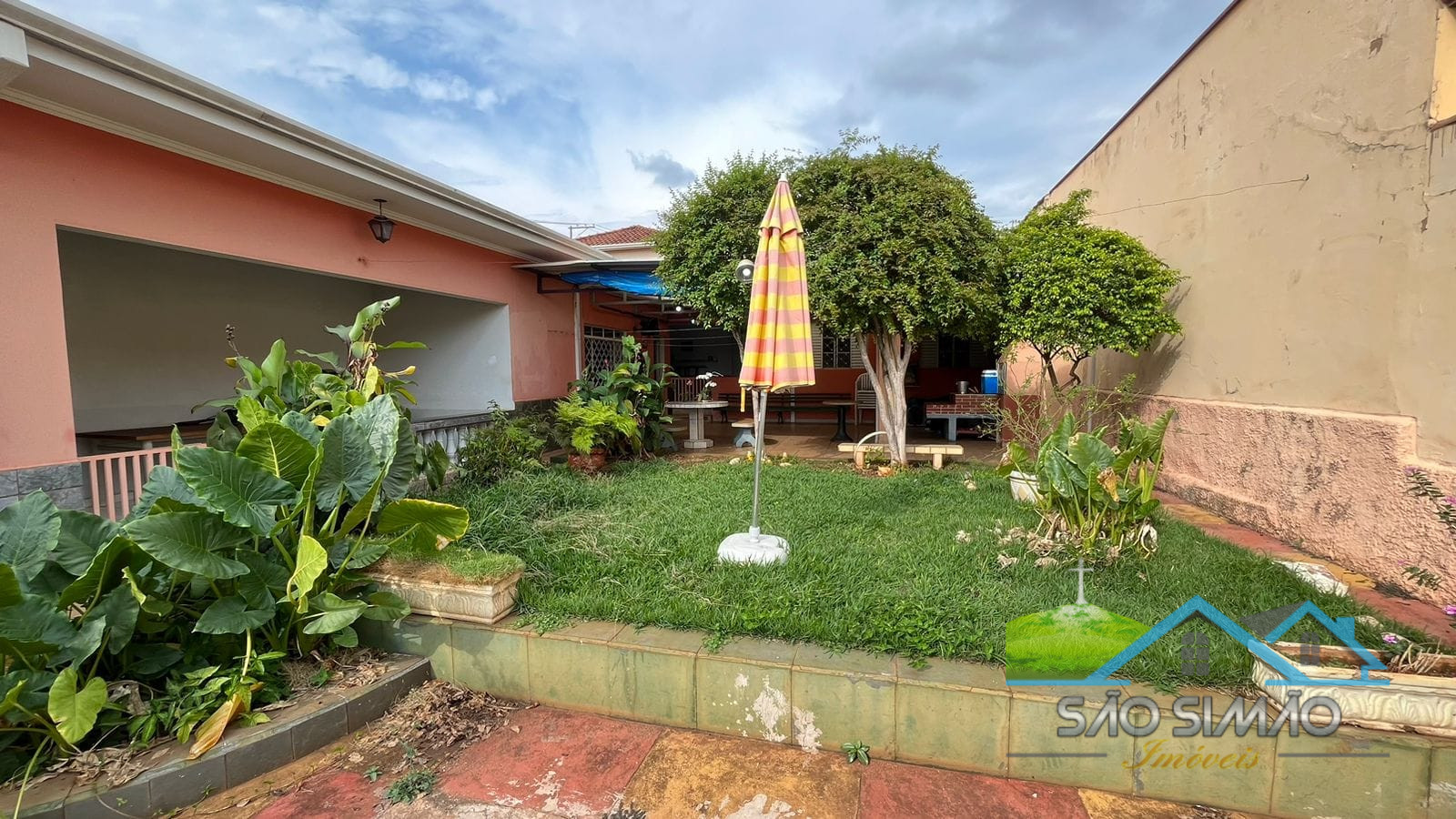 Casa a venda com 3 quartos em São Simão SP