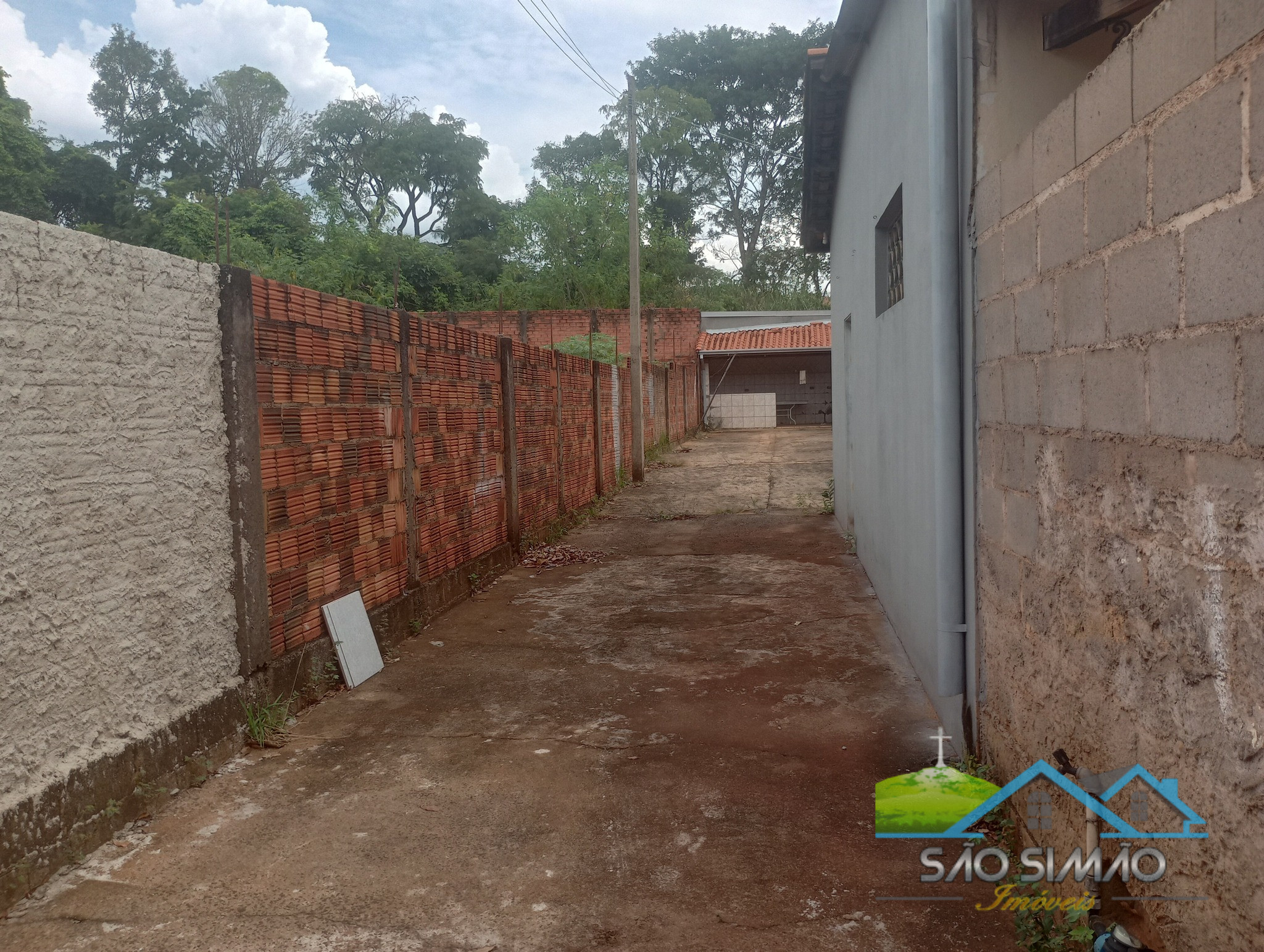 Casa com ponto comercial a venda em São Simão SP