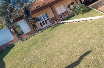 Linda casa a Venda em São Simão-SP 3 suítes, piscina com aquecimento