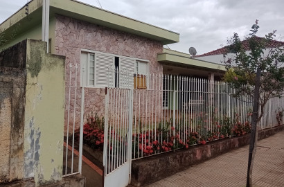Casa  Venda em São Simão no Centro a 100 metros da praça Principal