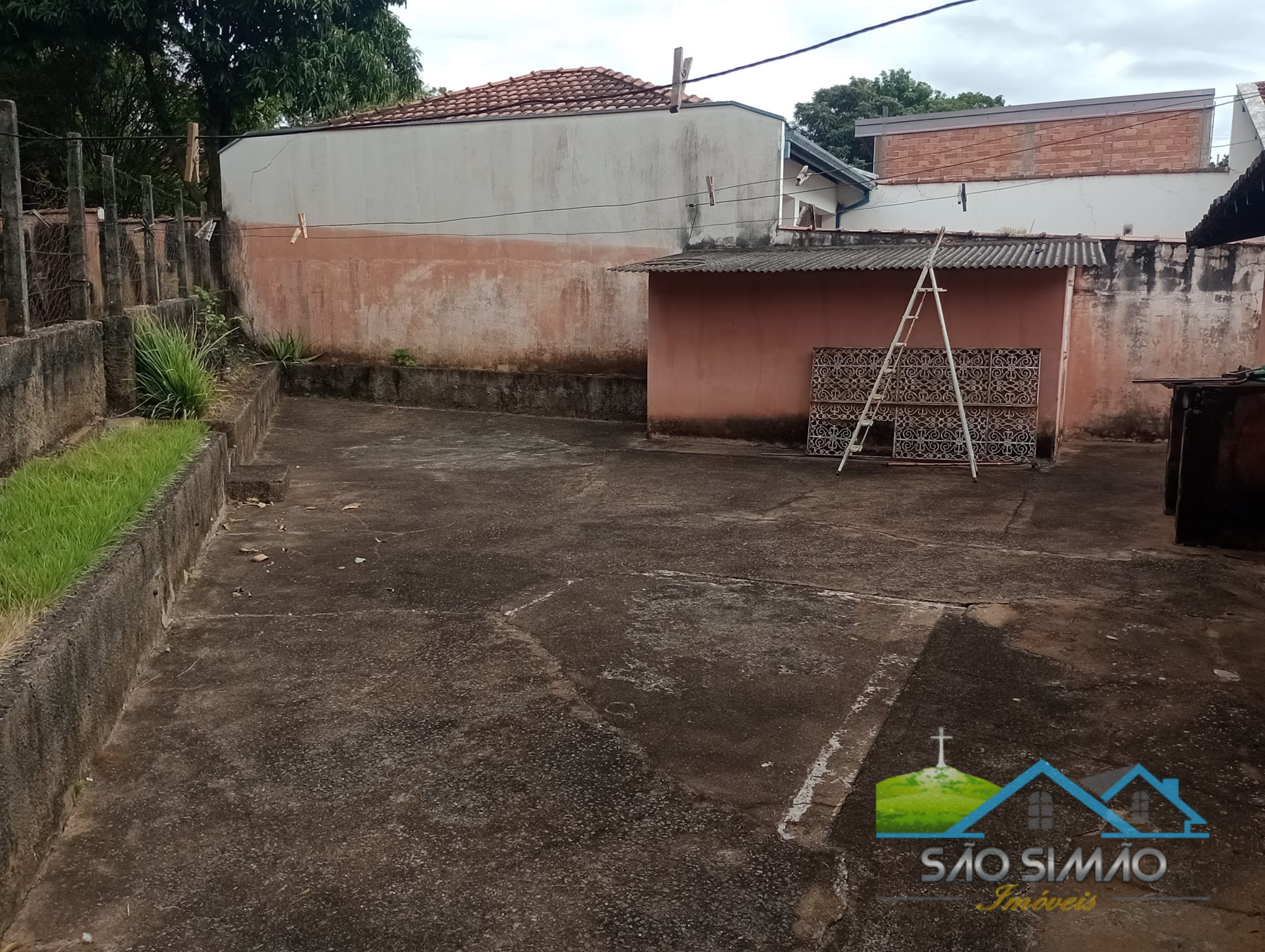 Casa  Venda em São Simão no Centro a 100 metros da praça Principal