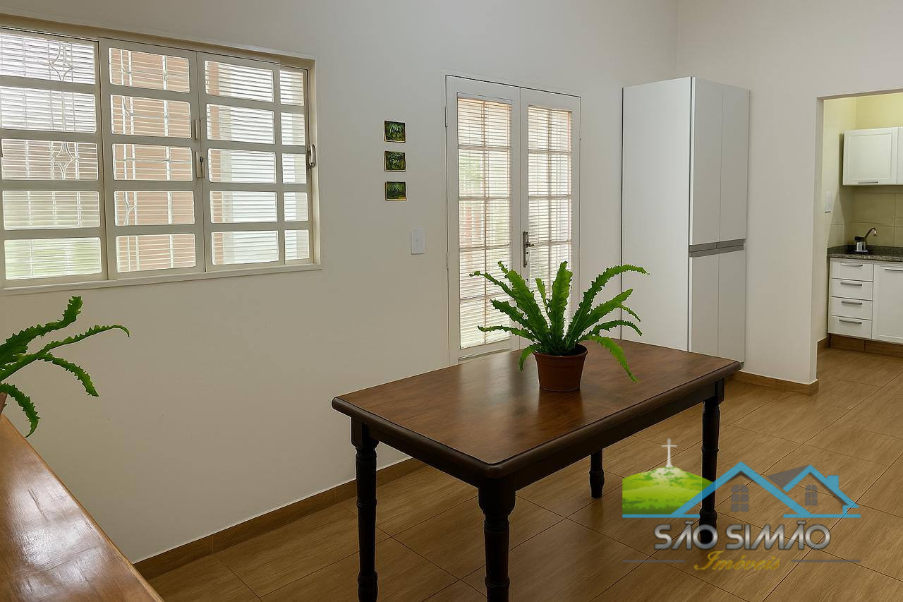 Chácara á venda em São Simão-SP com 5 quartos sendo 2 suítes.