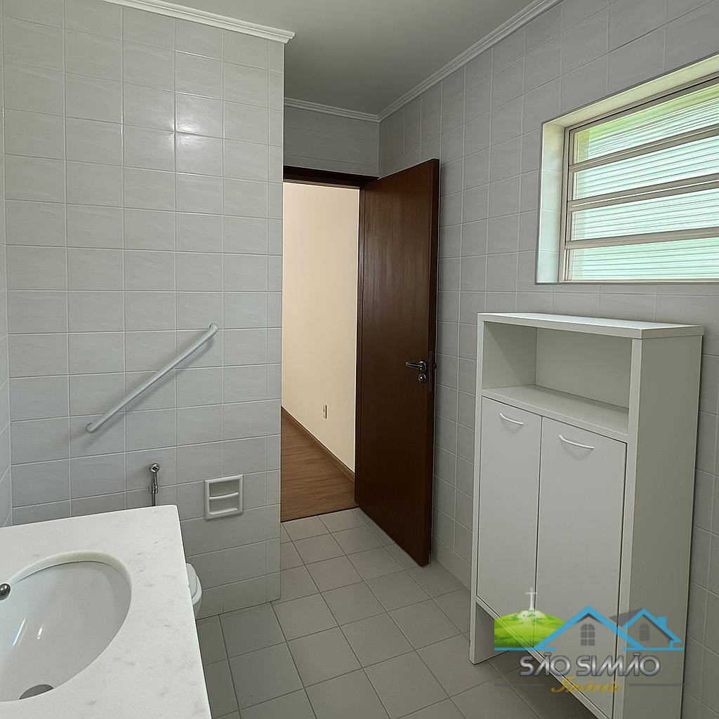 Chácara á venda em São Simão-SP com 5 quartos sendo 2 suítes.