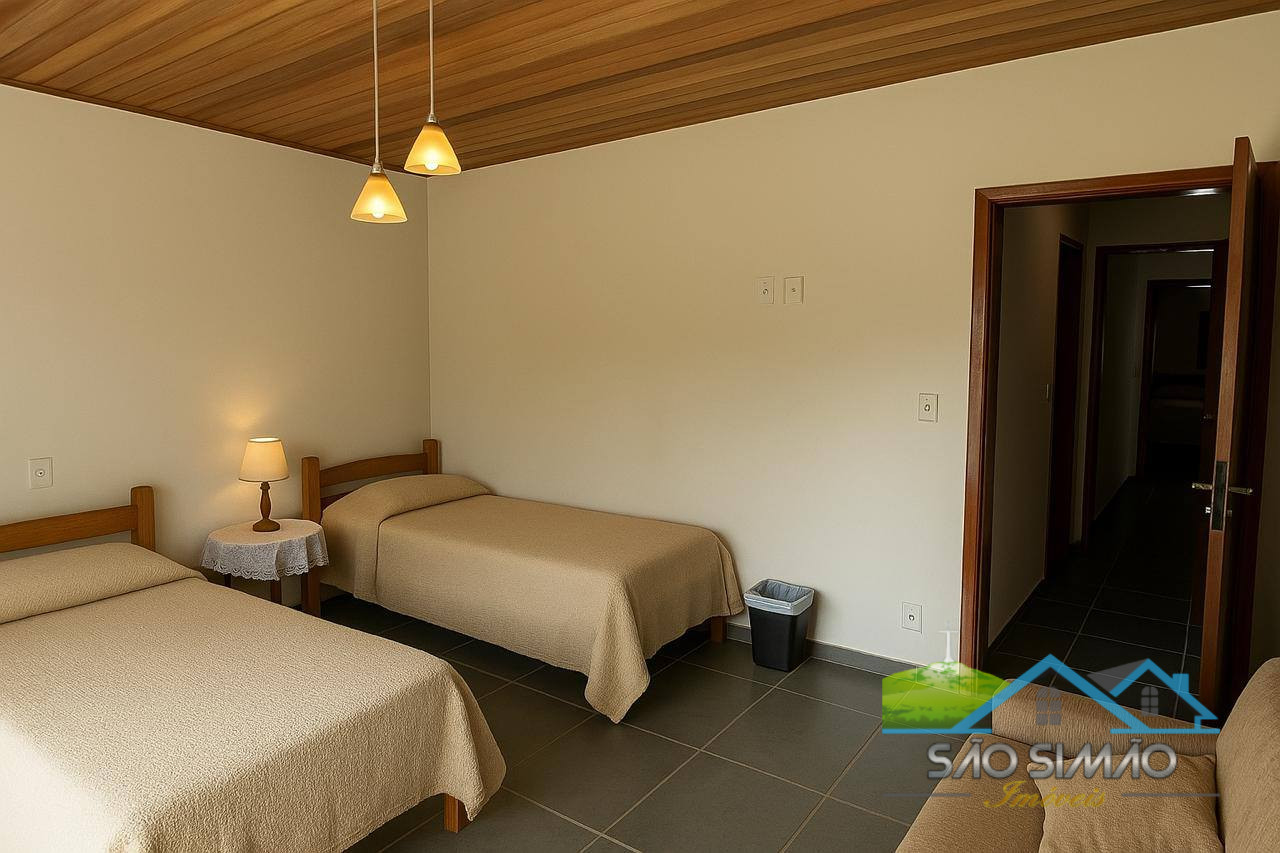 Chácara á venda em São Simão-SP com 5 quartos sendo 2 suítes.