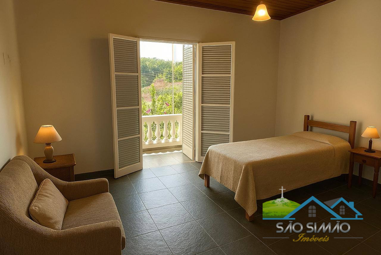Chácara á venda em São Simão-SP com 5 quartos sendo 2 suítes.