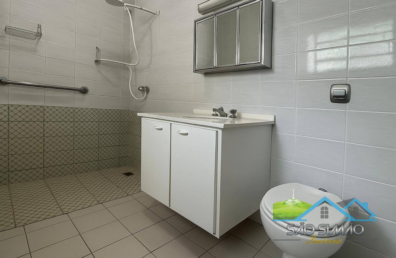 Chácara á venda em São Simão-SP com 5 quartos sendo 2 suítes.