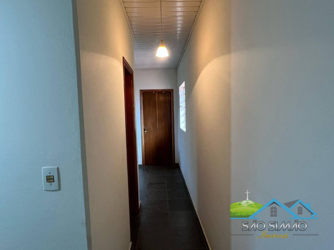 Chácara á venda em São Simão-SP com 5 quartos sendo 2 suítes.