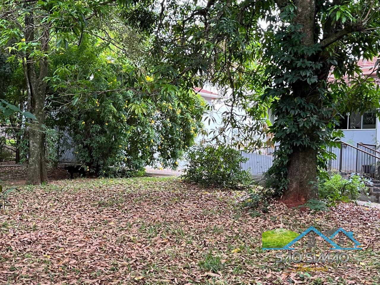 Chácara á venda em São Simão-SP com 5 quartos sendo 2 suítes.