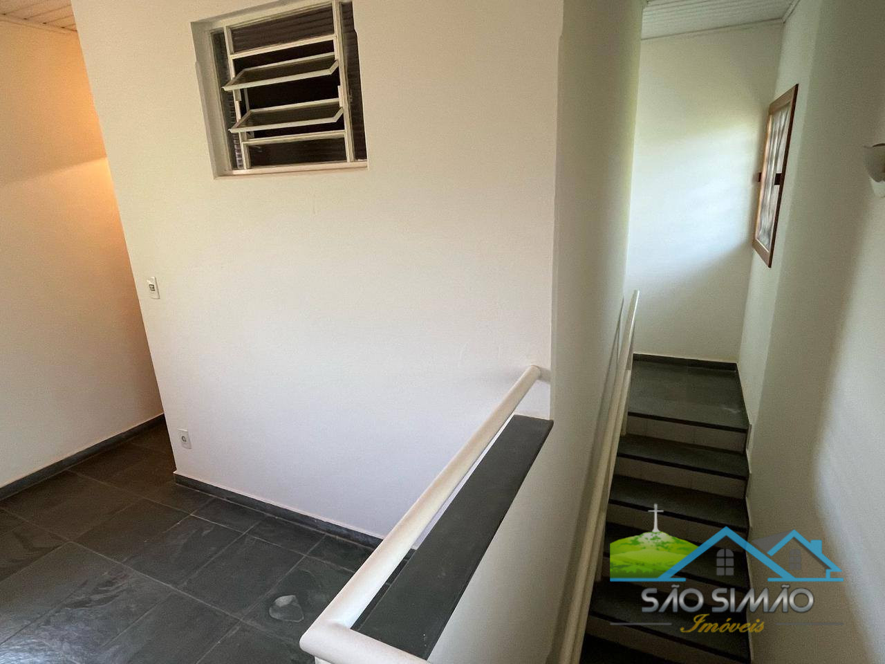 Chácara á venda em São Simão-SP com 5 quartos sendo 2 suítes.