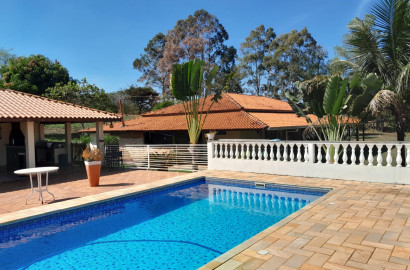 Sítio cinematográfico a venda em Tambaú SP