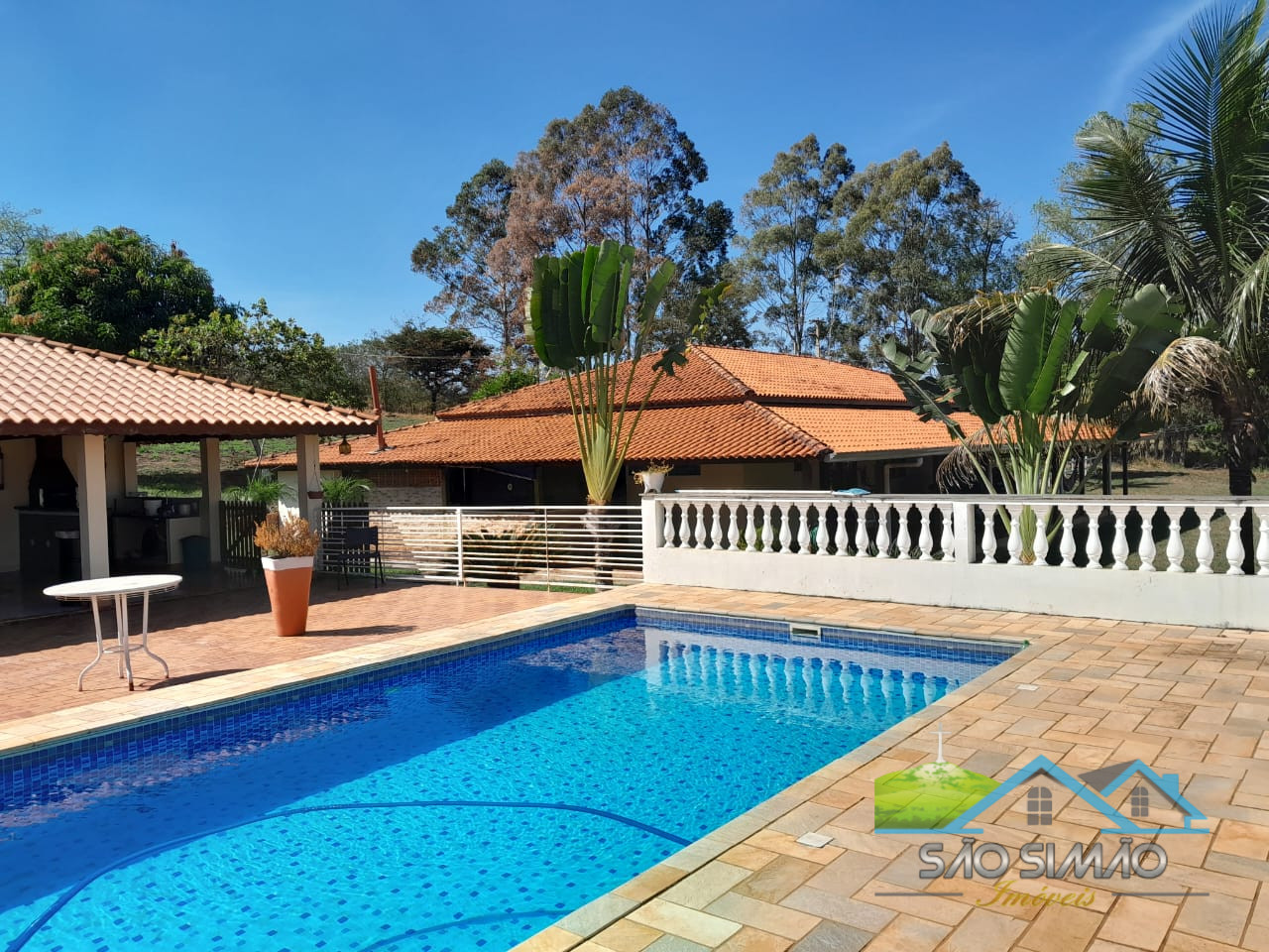 Sítio cinematográfico a venda em Tambaú SP